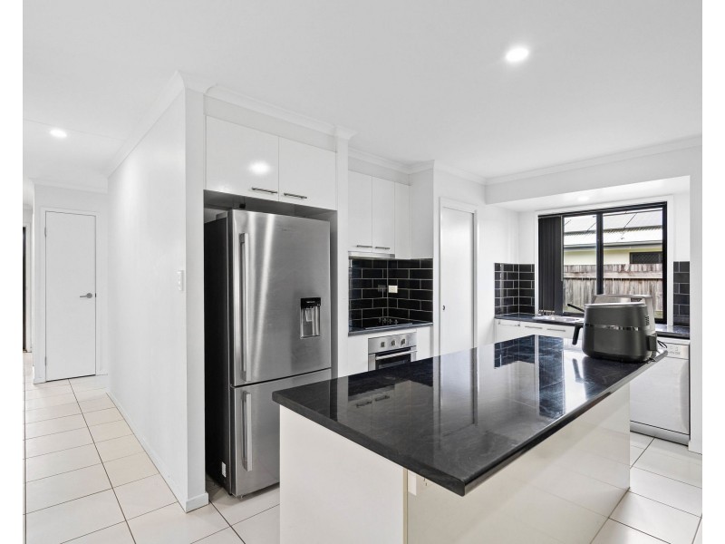 35 Bellavista Circuit, Beaconsfield QLD 4740