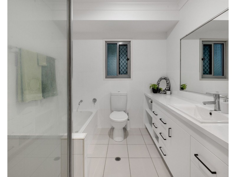 4 Bayview Drive, Habana QLD 4740