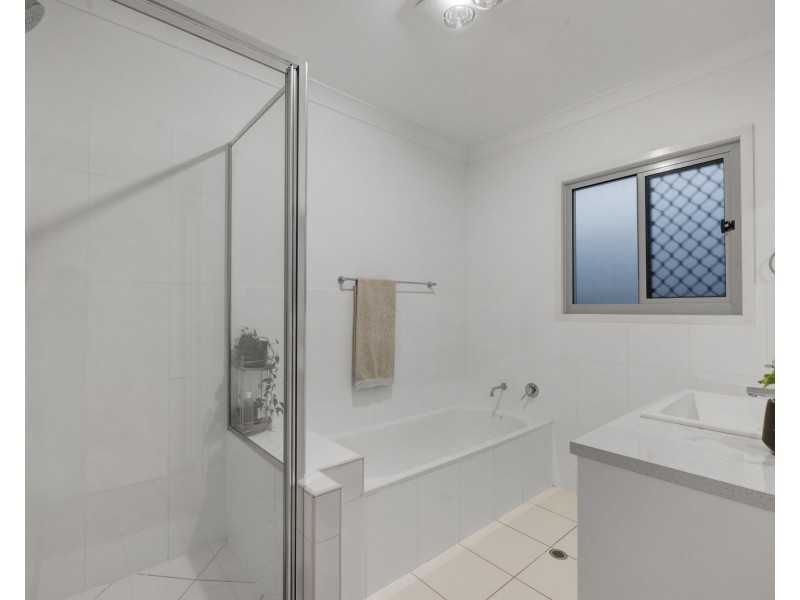 4 Bayview Drive, Habana QLD 4740