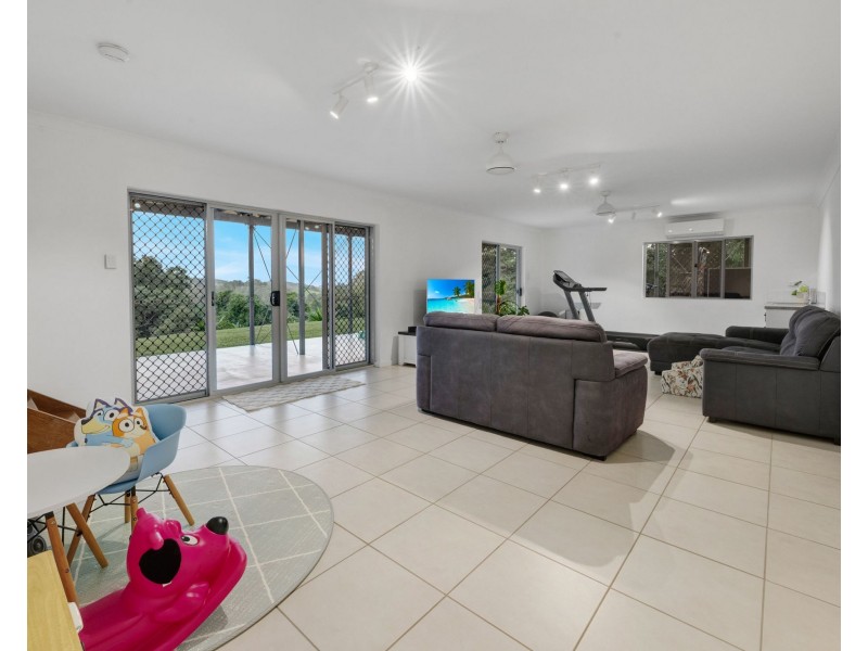 4 Bayview Drive, Habana QLD 4740