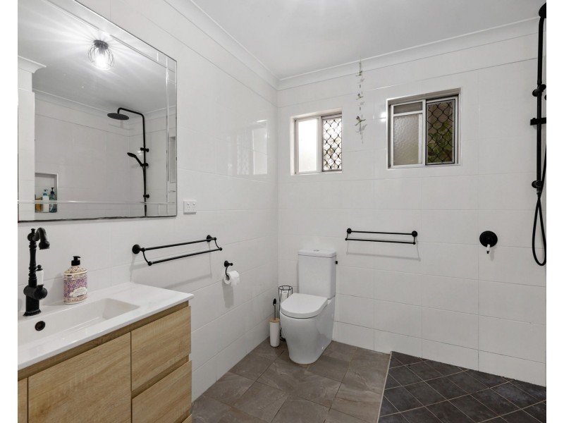 4 Saint Bees Avenue, Bucasia QLD 4750