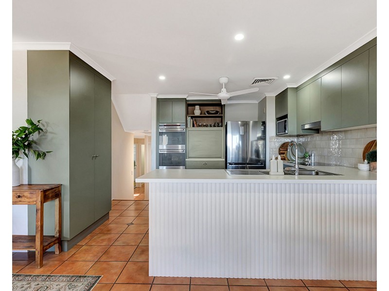 17 Grevillea Drive, Glenella QLD 4740