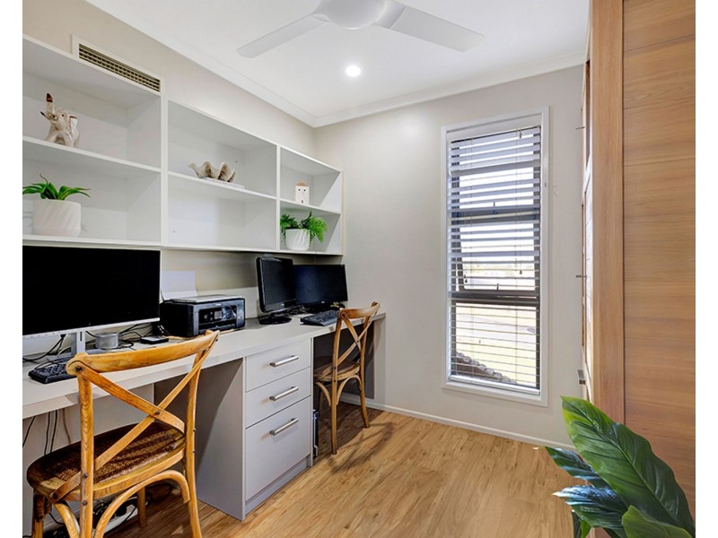17 Grevillea Drive, Glenella QLD 4740