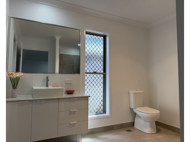 25 Devereux Street, Rural View QLD 4740