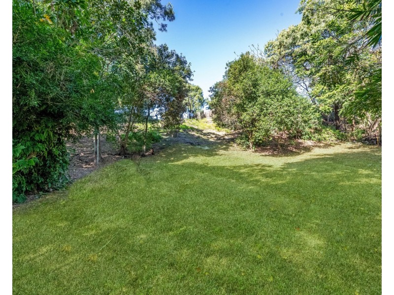 1 Kingfisher Street, Slade Point QLD 4740