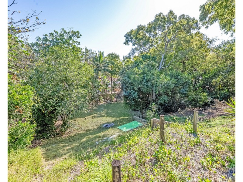1 Kingfisher Street, Slade Point QLD 4740