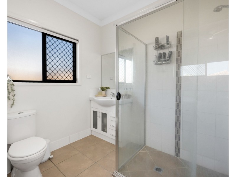 11 Kingslea Court, Ooralea QLD 4740