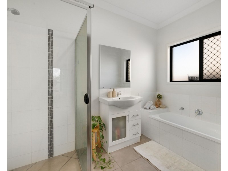 11 Kingslea Court, Ooralea QLD 4740