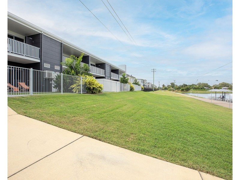 2/10 Michigan Way, Andergrove QLD 4740