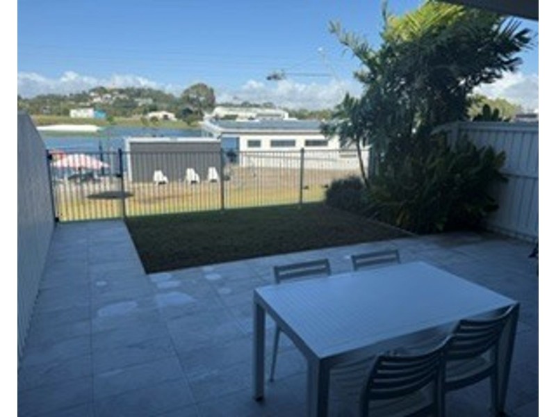 2/10 Michigan Way, Andergrove QLD 4740