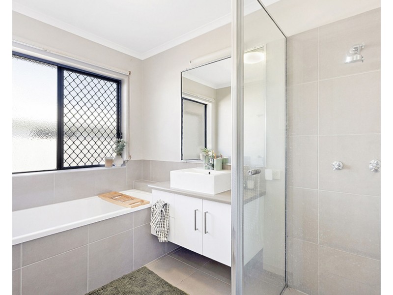 13 Majesty Street, Rural View QLD 4740
