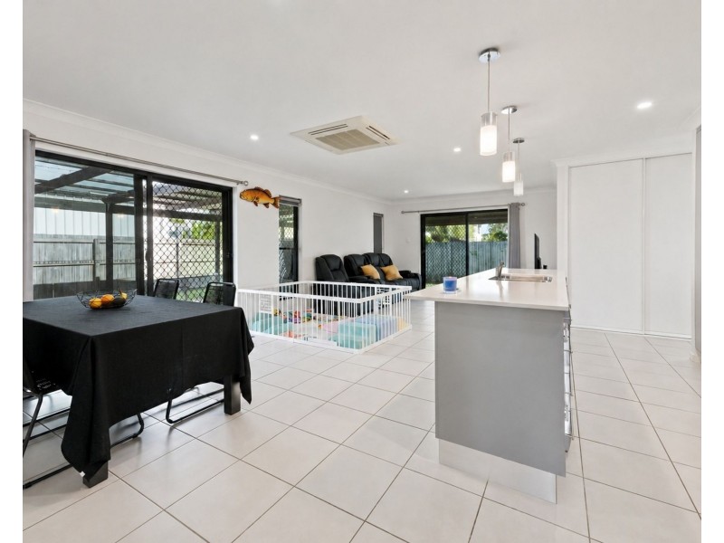 17 Kingslea Court, Ooralea QLD 4740