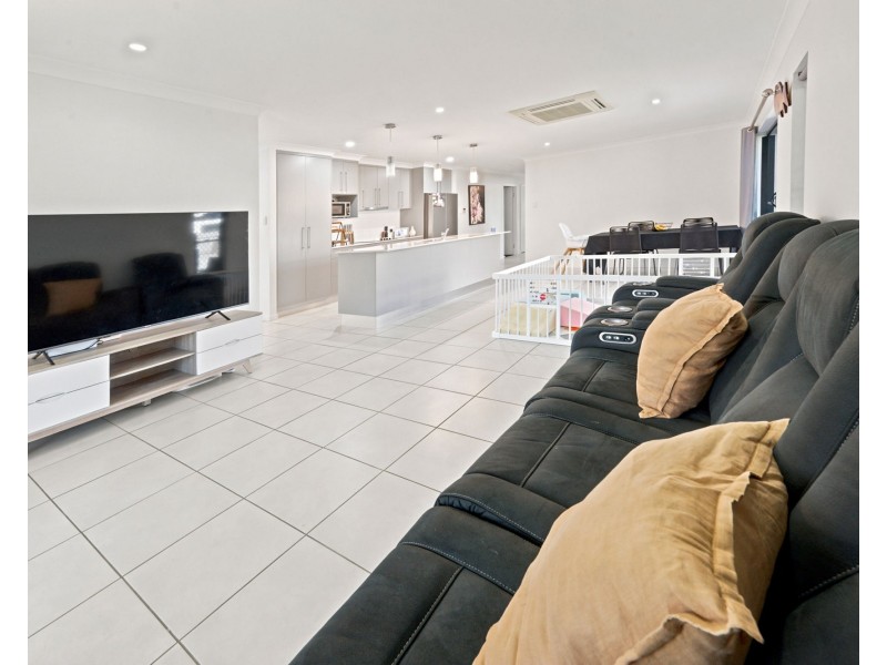 17 Kingslea Court, Ooralea QLD 4740