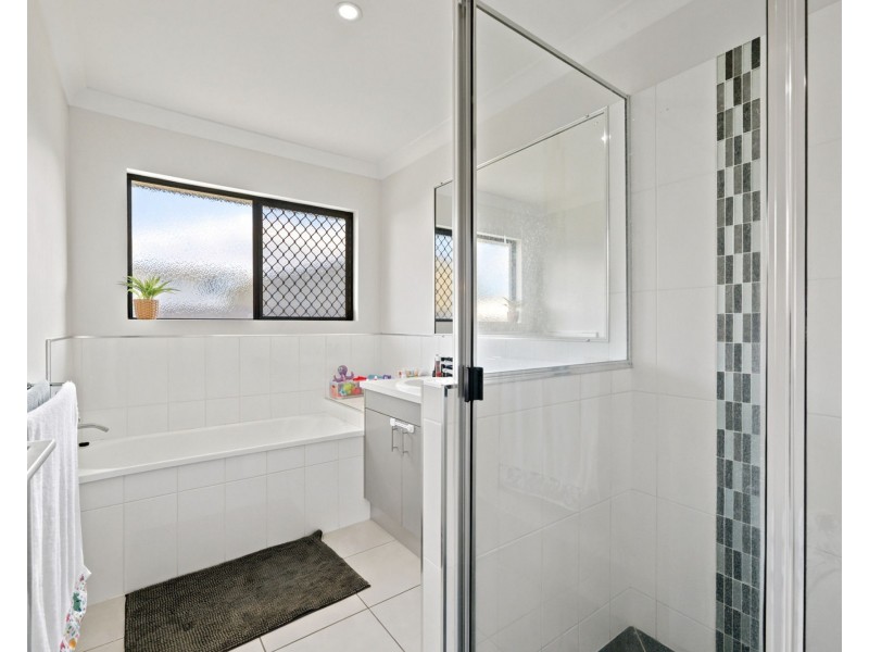 17 Kingslea Court, Ooralea QLD 4740
