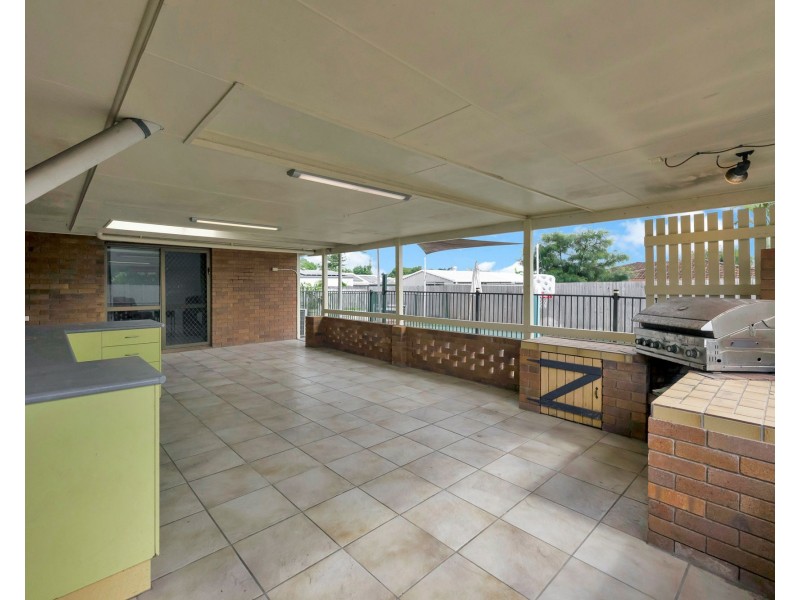 4 Hillside Terrace, Mount Pleasant QLD 4740