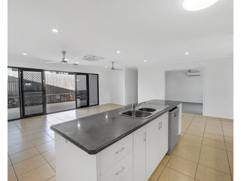 1 Hawkins Street, Bucasia QLD 4750