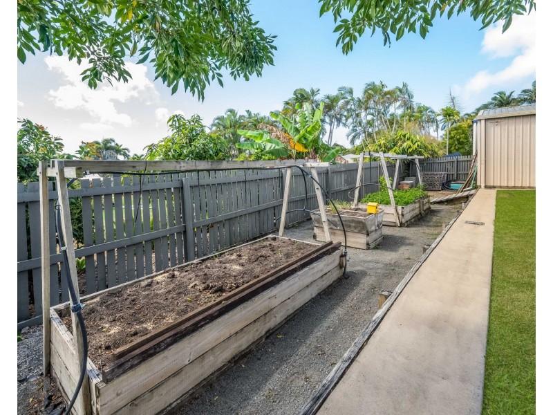 5 Hillcrest Street, Eimeo QLD 4740