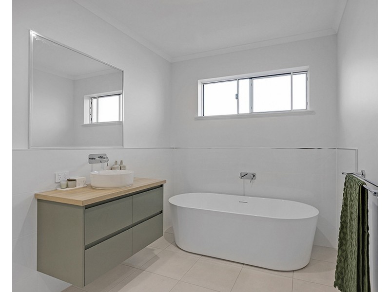 10 Jabiru Circuit, Rural View QLD 4740
