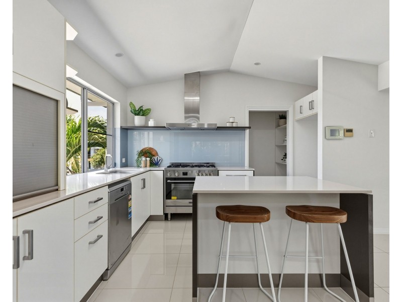 15 Seafarer Court, Blacks Beach QLD 4740