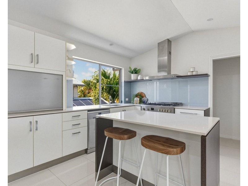 15 Seafarer Court, Blacks Beach QLD 4740