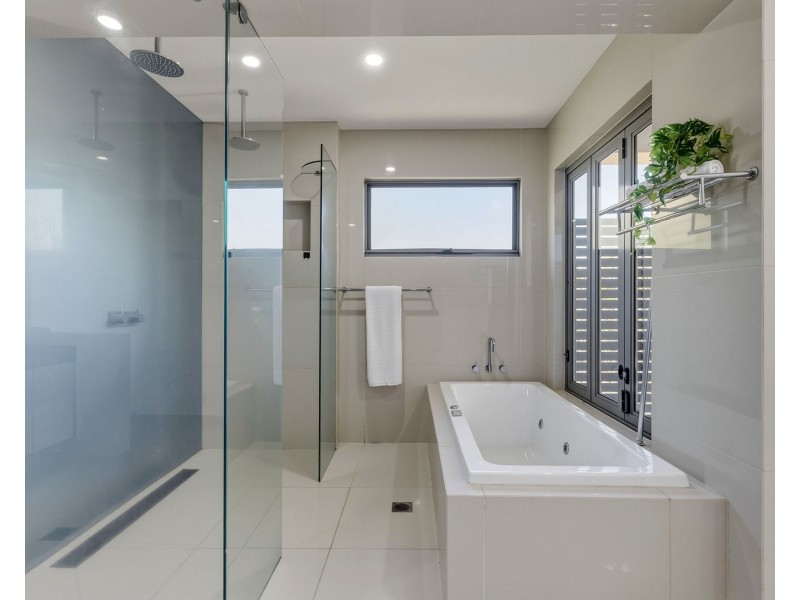 15 Seafarer Court, Blacks Beach QLD 4740