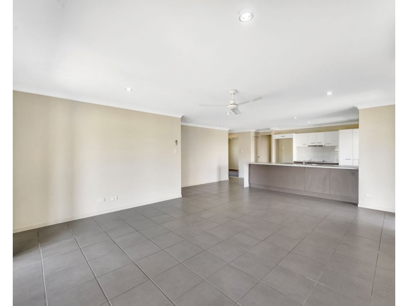 3/8 Greenwood Drive, Glenella QLD 4740