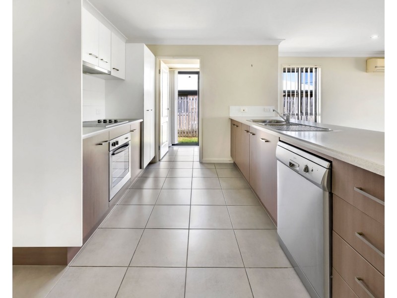 3/8 Greenwood Drive, Glenella QLD 4740