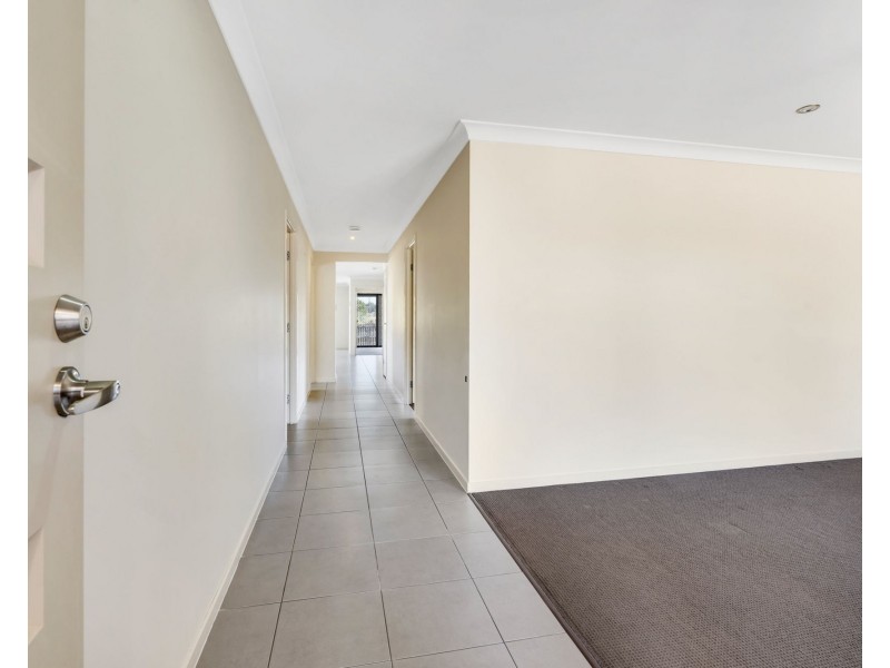 3/8 Greenwood Drive, Glenella QLD 4740