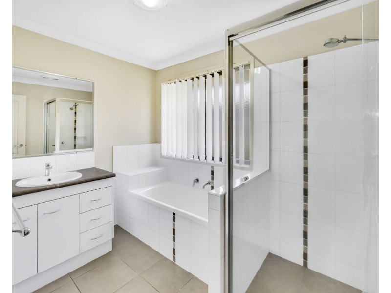 3/8 Greenwood Drive, Glenella QLD 4740