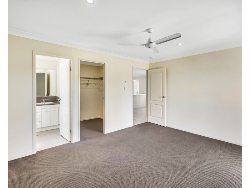 3/8 Greenwood Drive, Glenella QLD 4740