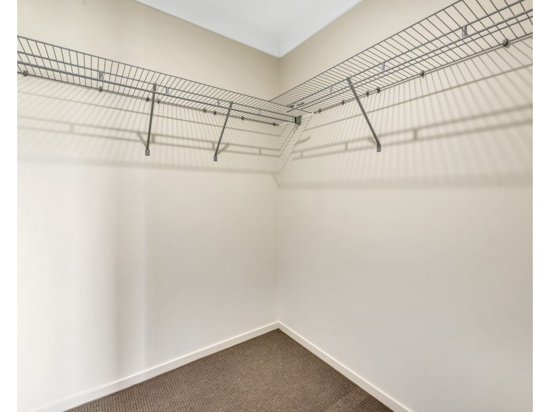 3/8 Greenwood Drive, Glenella QLD 4740