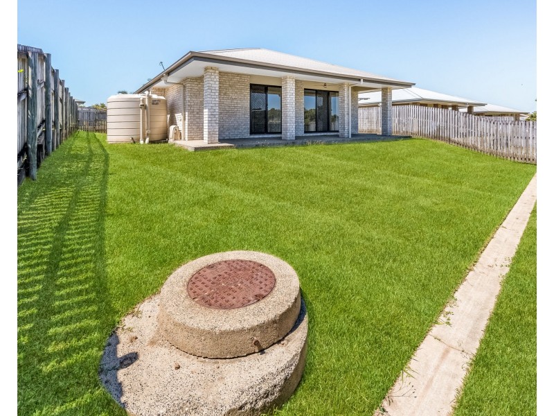 3/8 Greenwood Drive, Glenella QLD 4740