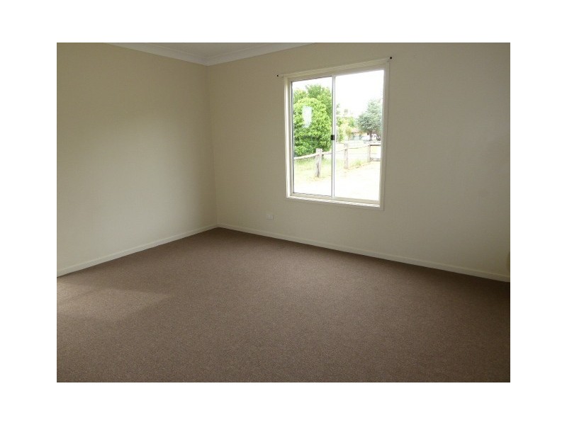 44 Wollondilly Avenue, Goulburn NSW 2580