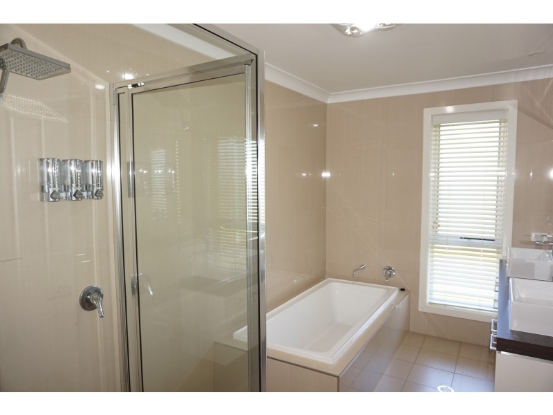 5 Ash Close, Goulburn NSW 2580