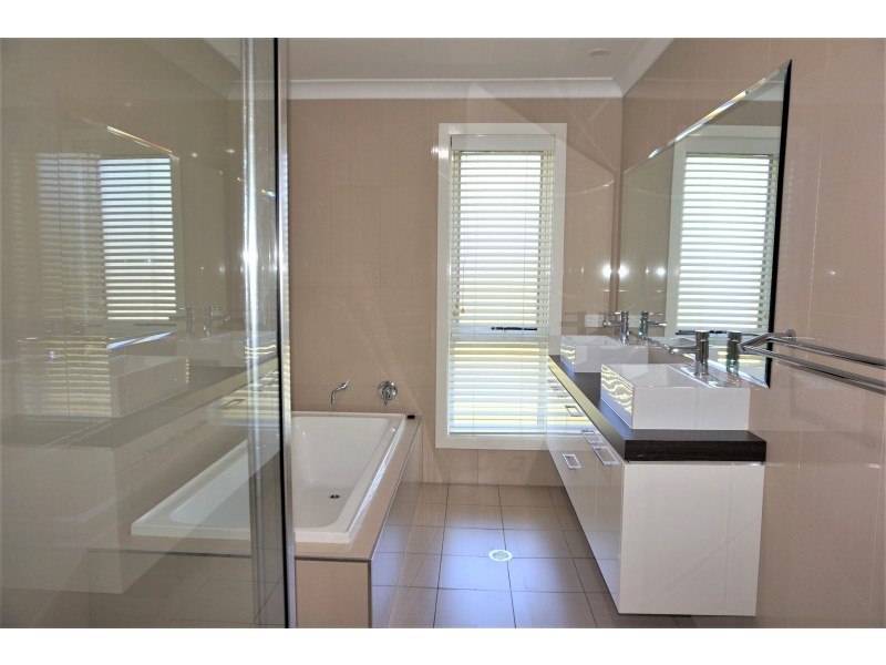 5 Ash Close, Goulburn NSW 2580