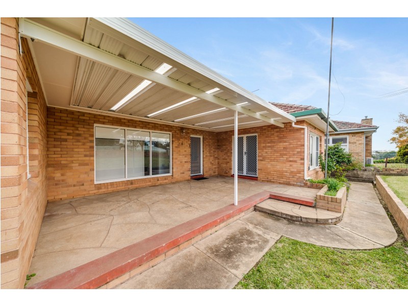 8 Barber Street, Goulburn NSW 2580