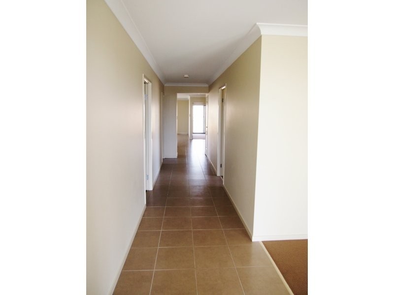 25 Halifax Place, Rural View QLD 4740