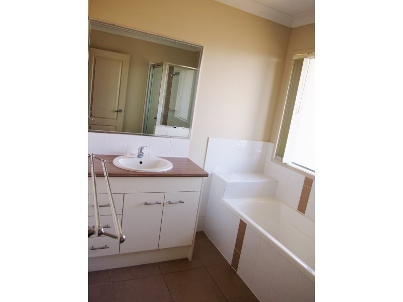 25 Halifax Place, Rural View QLD 4740