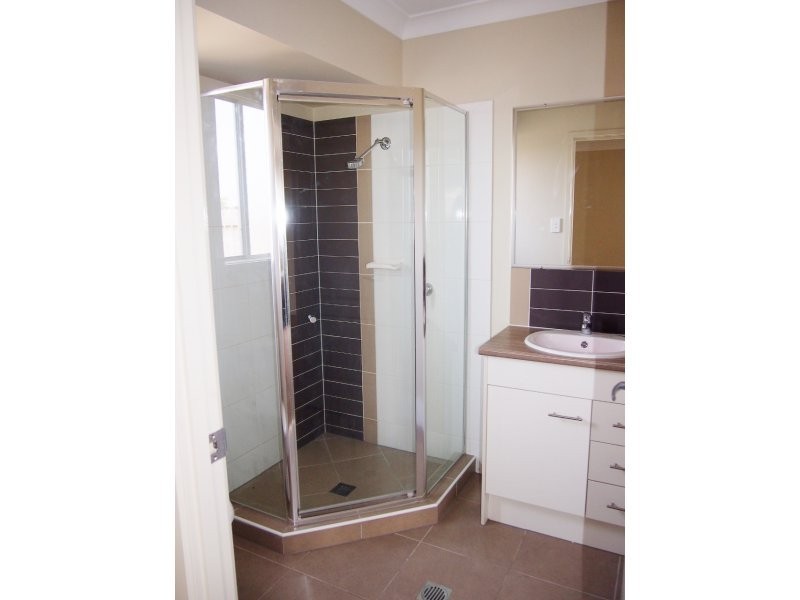 25 Halifax Place, Rural View QLD 4740