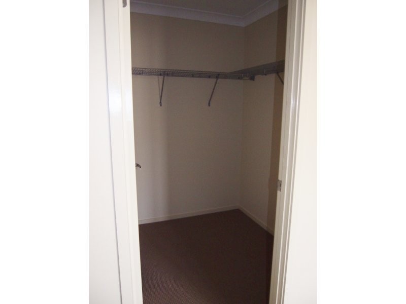 25 Halifax Place, Rural View QLD 4740
