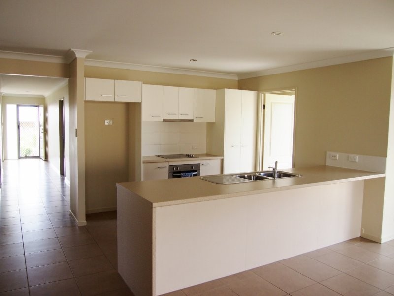 25 Halifax Place, Rural View QLD 4740