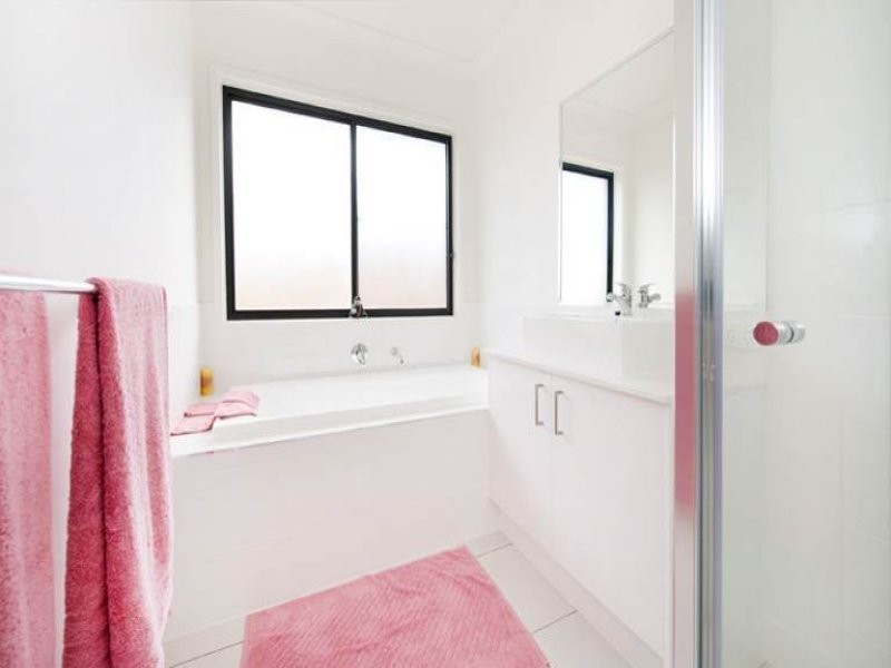 24 Balzan Drive, Rural View QLD 4740