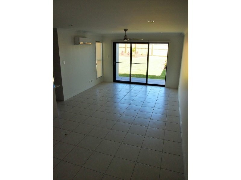 1/30 Halifax Place, Rural View QLD 4740