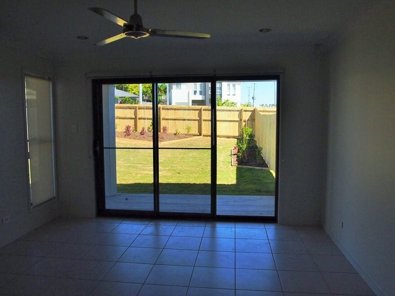 1/30 Halifax Place, Rural View QLD 4740