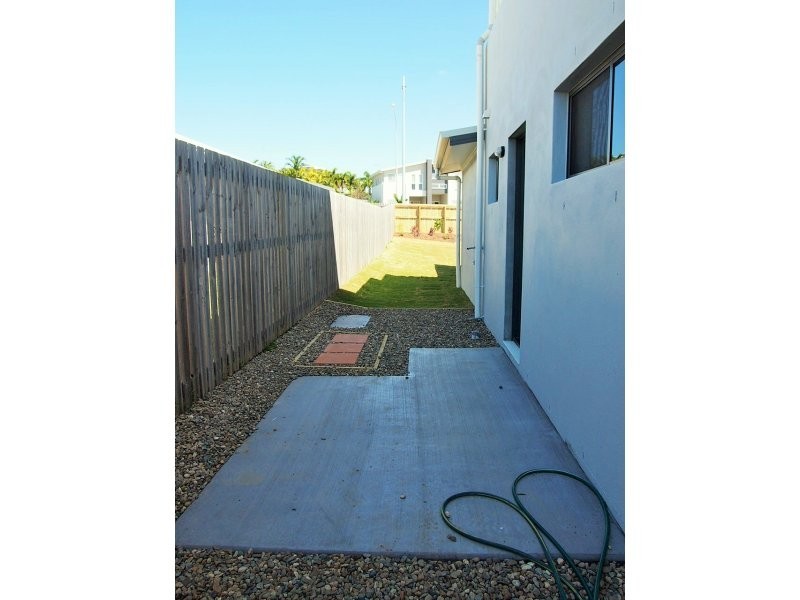 1/30 Halifax Place, Rural View QLD 4740