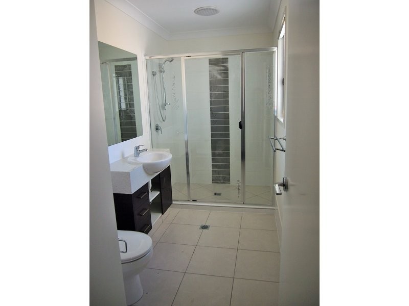 1/30 Halifax Place, Rural View QLD 4740