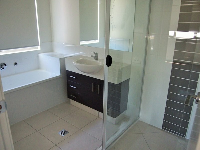 1/30 Halifax Place, Rural View QLD 4740