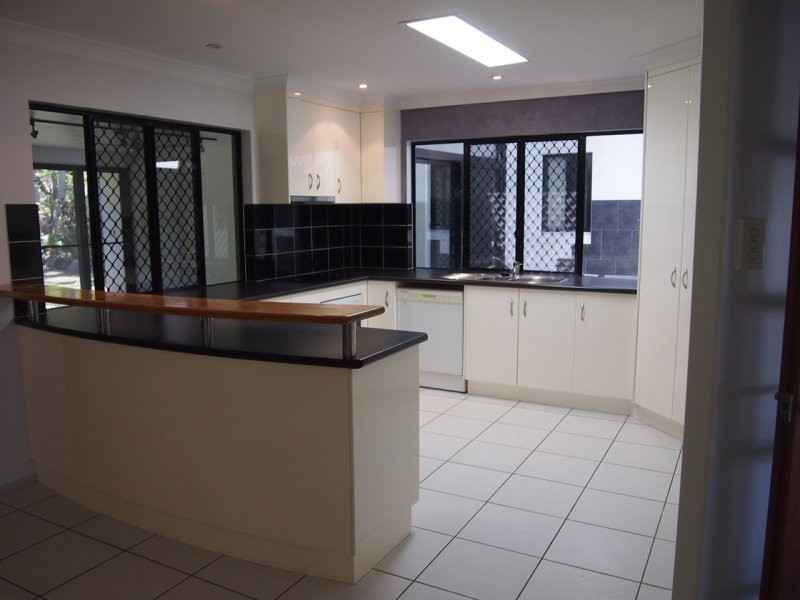 51 Cinnamon Drive, Glenella QLD 4740
