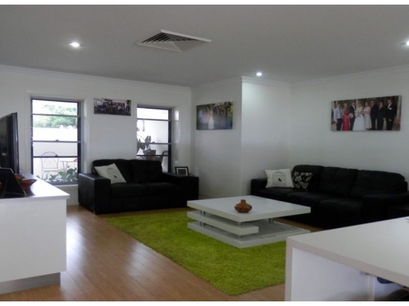 11 Bona Vista Drive, Mount Pleasant QLD 4740