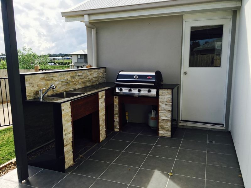 18 Northern Circuit, Rural View QLD 4740